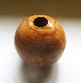 Cherry hollow form by Dean Carter